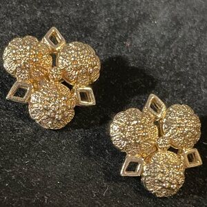 Sarah Coventry clip on ear rings